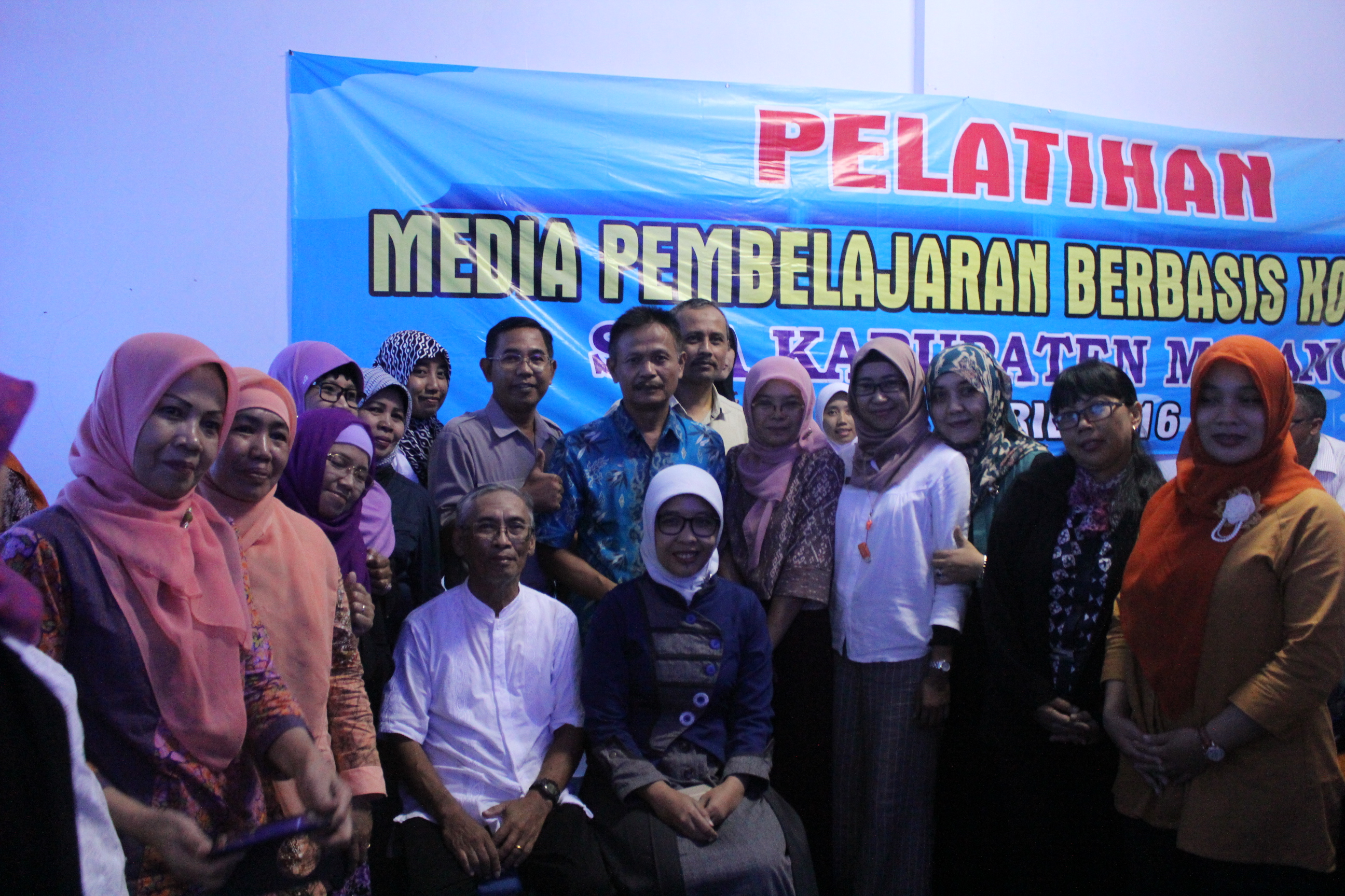 PELATIHAN PENYUSUNAN MEDIA PEMBELAJARAN SEJARAH BERBASIS VIDEOSCRIBE DAN G-SCHOOL BAGI GURU SEJARAH SE-KABUPATEN MALANG